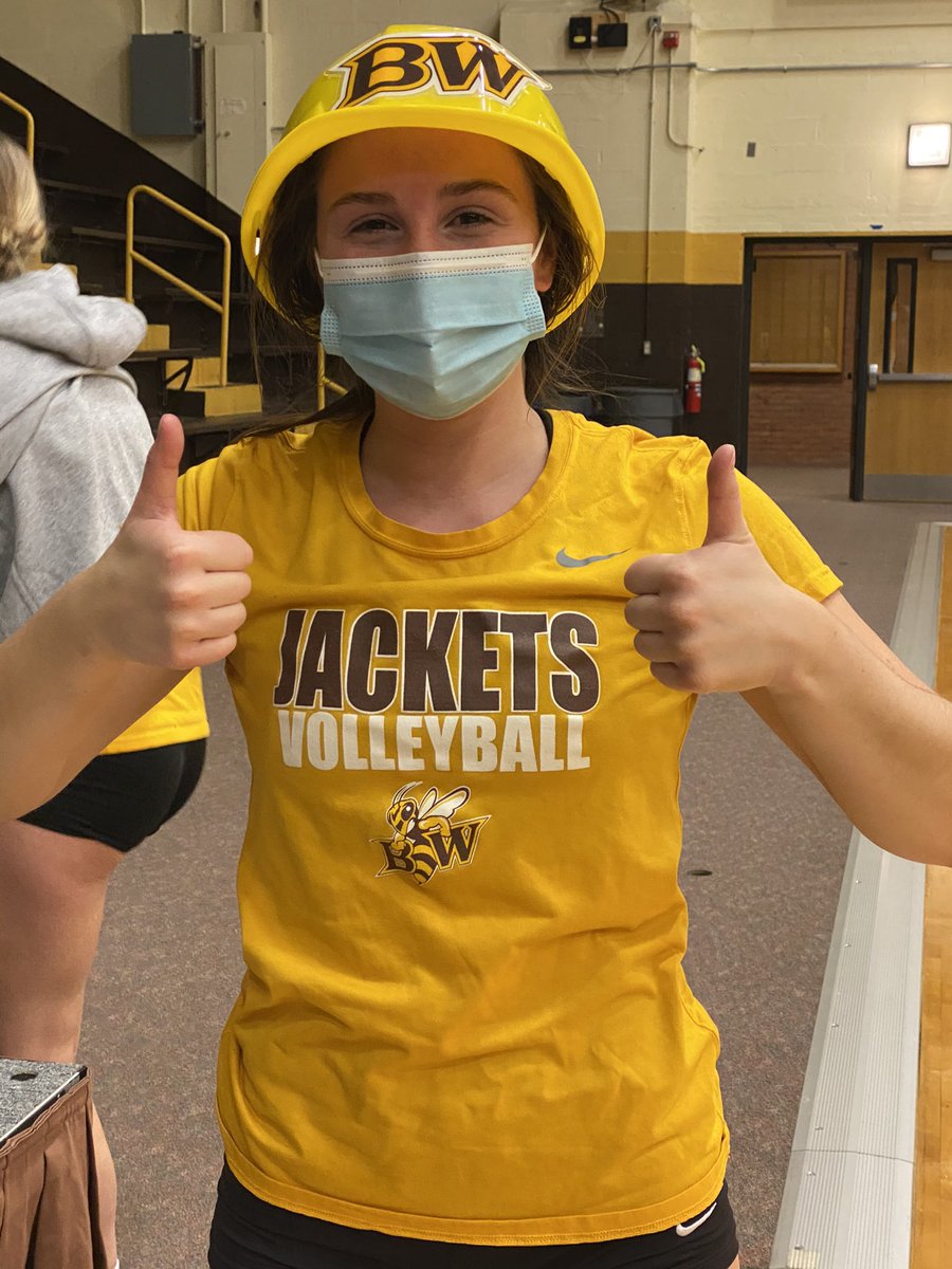 BW_wvolleyball's tweet photo. This week’s Hard Hat winner is @Ang_Dunn03 ! Angela comes to the gym ready to work every day, she is constantly striving to get better, never complains and is challenging our passers daily with her tough serve! #JacketsHardHatTeammateoftheWeek 🐝 #21ways https://t.co/nfLwOxKsLC
