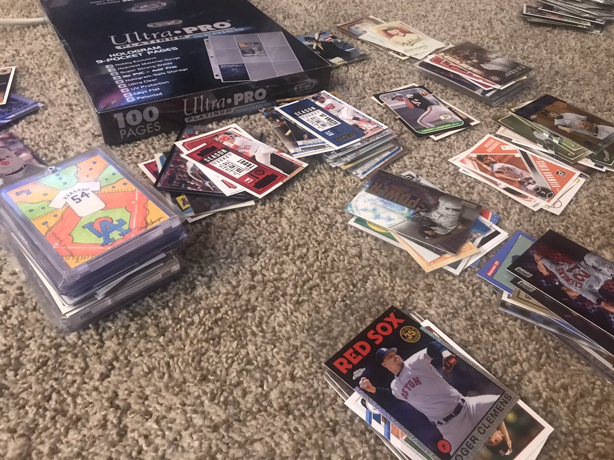 cardboardicons's tweet photo. Monday Night Sorting!
The boy and I sorting and bindering our player collections while watching the Warriors and Bulls. #dadlife #sortlife #shareyourhobby https://t.co/ofHxLtKtd4