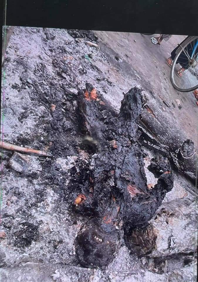 The Military Forces burned live man till to die. The dead body shows how he was struggling as hell when he was alive. Save Myanmar. #WhatsHappeningInMyanmar #Mar30Coup