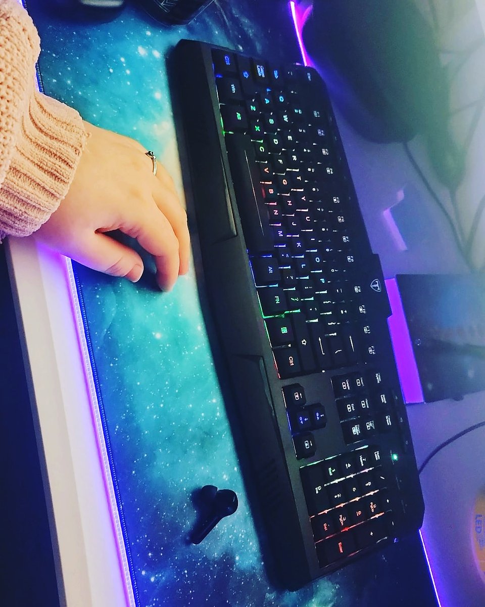 WAbyss025's tweet photo. College starts 🥰 spring 2021 #Students #studentlife #Spring2021 #nicesetup #getcomfy #WorkHard #spring #galaxy #gamergirl #gamer #twitchstream #smallstreamer https://t.co/09LyAiZ7ZZ