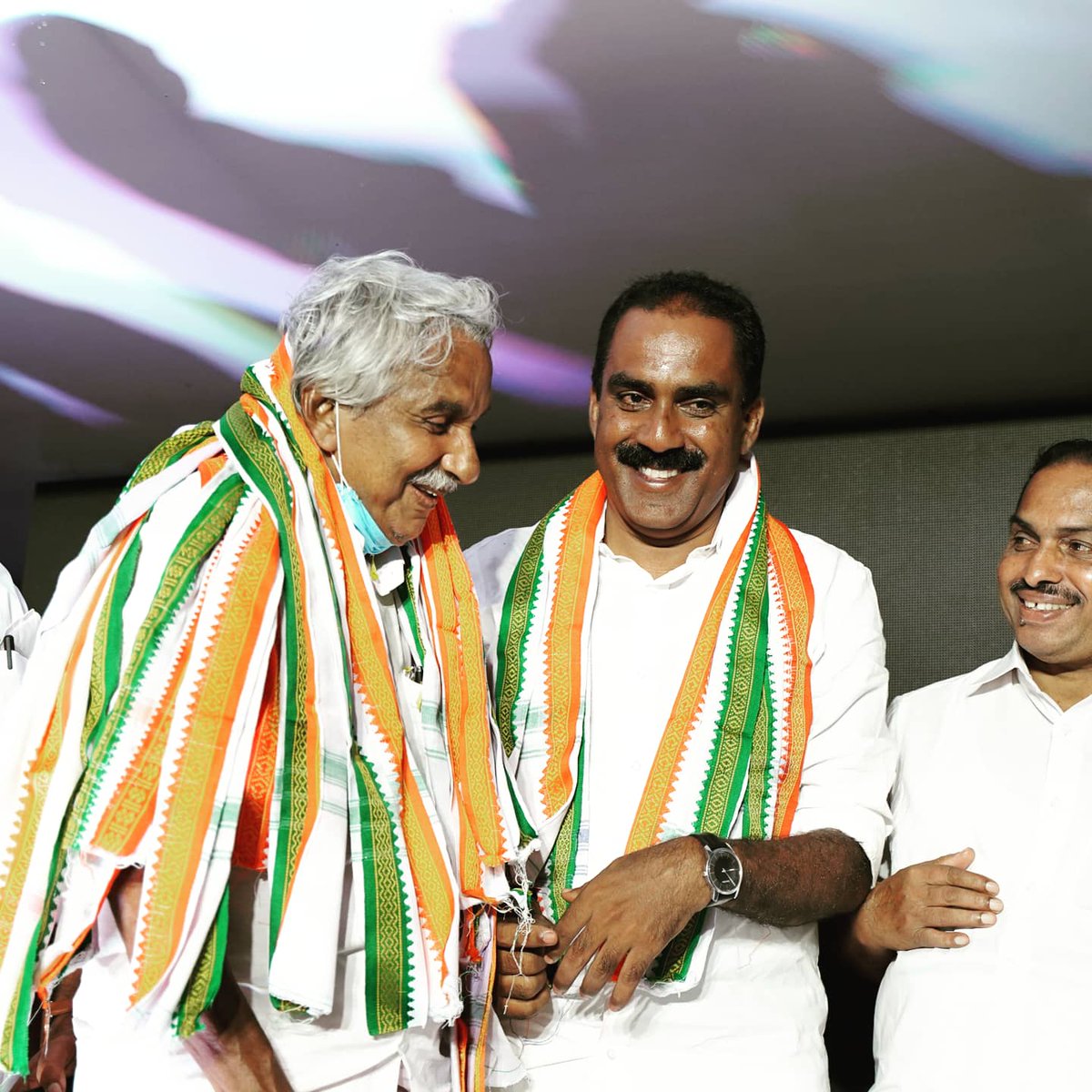 aluvamla's tweet photo. With the man himself @Oommen_Chandy 

#UDFforKerala 
#UDF2021 
#Election2021 https://t.co/aXc3cWzqEu