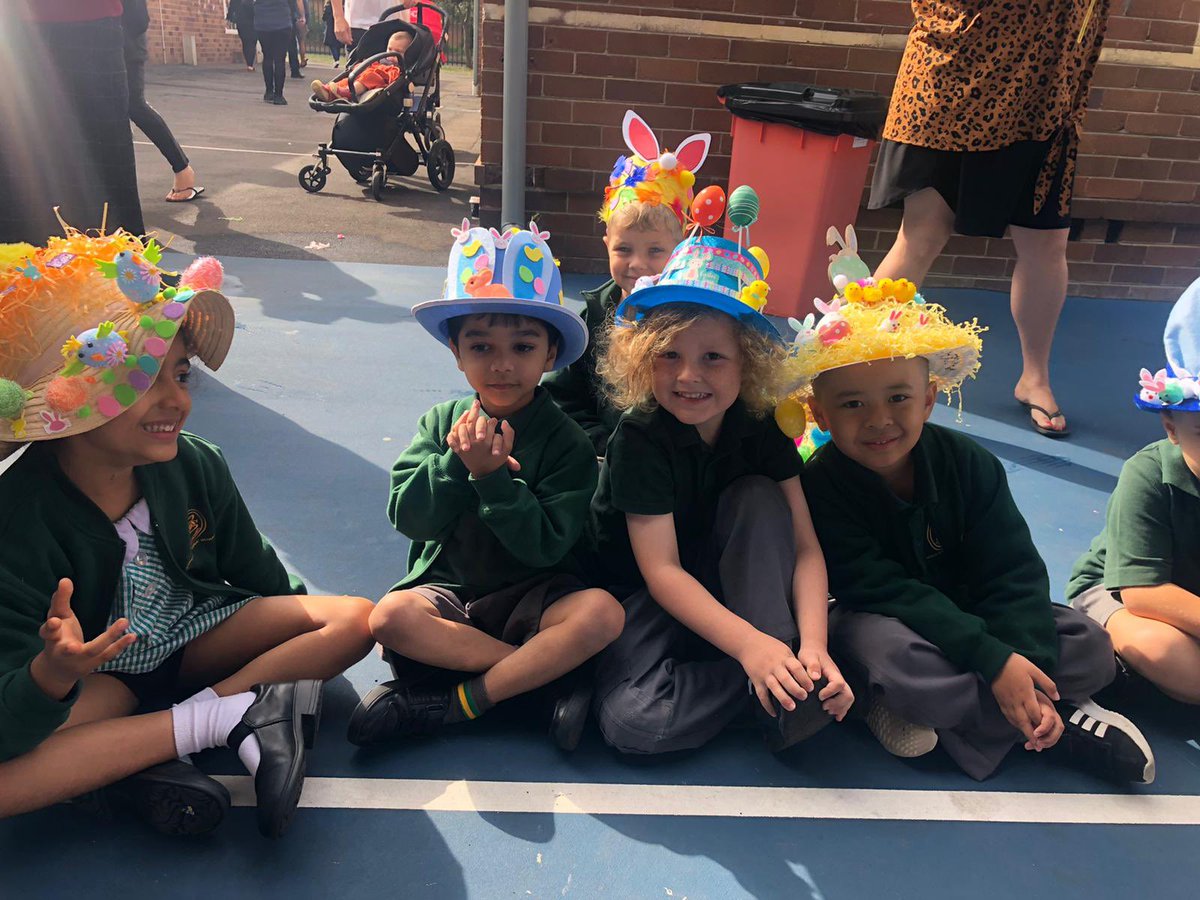 RamsgatePS's tweet photo. 🐰🎩🐣👒 Our K-2 Easter Hat Parade took place today, here are some photos from Mrs J. Davies and our KYellow class! #EasterHatParade #EarlyStageOne #StageOne #LoveWhereYouLearn https://t.co/8xAZpvdDZS