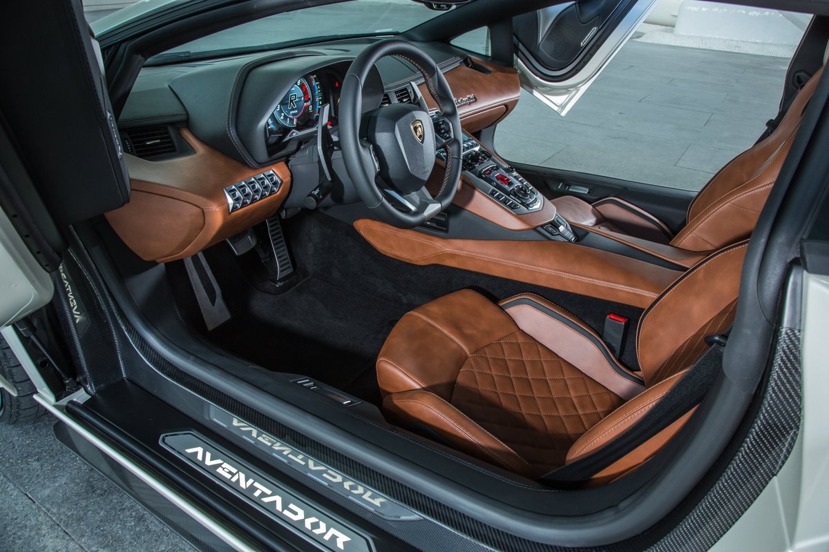 LamboClubGlobal's tweet photo. The Aventador S is a luxurious super sports car with cutting-edge technology. The interior finishes feature materials of the highest quality and present an infinite variety of possibilities. 
#Lamborghini #AventadorS #DareYourEgo #LamborghiniClub #SuperCars https://t.co/vzRqTfHXAv
