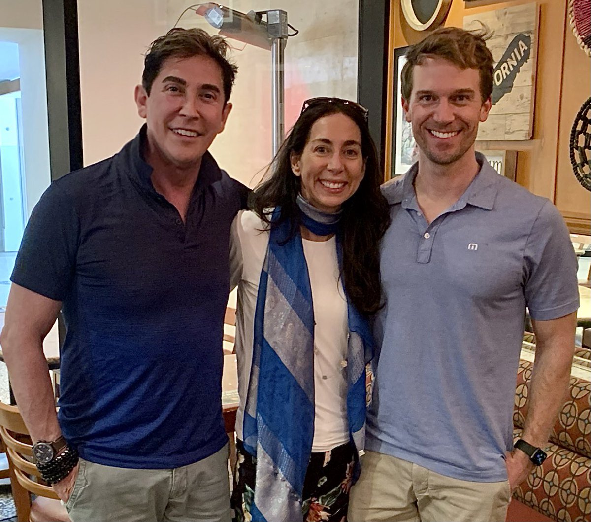 garyhquinn's tweet photo. Today’s in person creative meeting with my SVG film & television writing and producing team Victoria Cordova and Sherrod Taylor. #creative #dreamteam #writingteam #tvproject #SVGwritingdreamteam #writingtelevision #inspirationalfilms #inspirationaltelevision #positiveenergy https://t.co/y5vcnf36FX