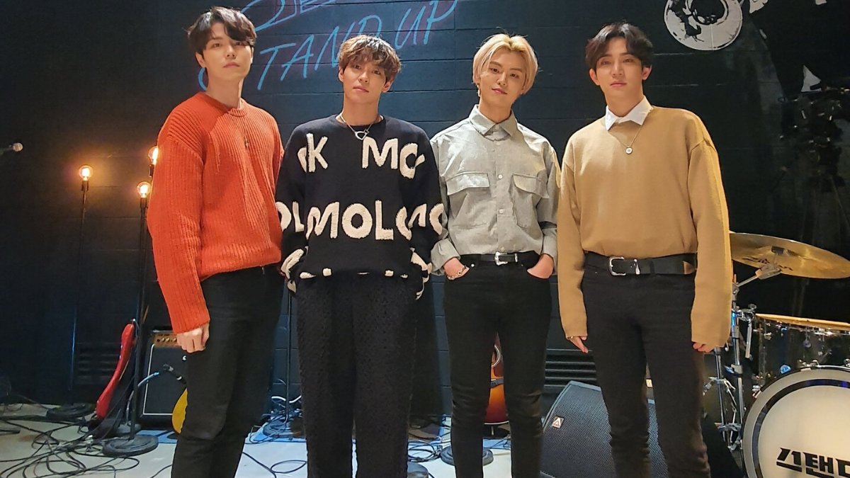 xrob_Lesx's tweet photo. I CAN'T WAIT FIR THEIR COMEBACK!
#TheRose for #StanWorld 
@TheRoseSound https://t.co/Px46LFtCt1