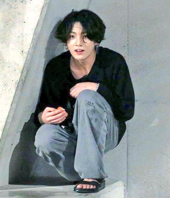 Buckyl3's tweet photo. JM: "🎵Jung-kook-iiiiie!!!! The longer you hide, the bigger your pun-ish-mennnnnnnt!!🎵"

JK: *scoots back towards wall*

#jikook https://t.co/IsdDaMmSQl