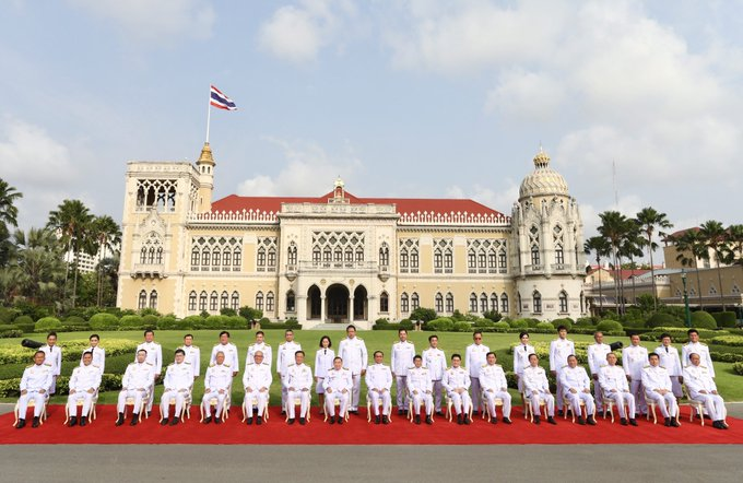 FachayKH's tweet photo. ภาพหมู่คณะรัฐมนตรีเมื่อวานนี้

นี่คือเหตุผลในการสลายชุมนุม หมู่บ้านทะลุฟ้า และจับประชาชนไปทั้งหมด 99 ราย #หมู่บ้านทะลุฟ้า #ม็อบ30มีนา  https://t.co/ap9yz4KgAE