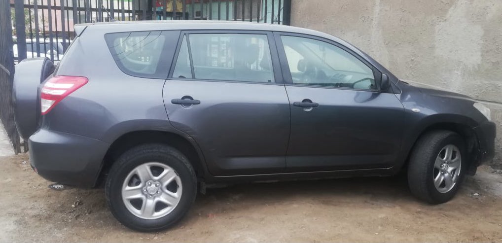 _oscarDeeJay's tweet photo. #Antofagasta @CarabAntof @TurkiAntof  @haroldrivasm @tvn_patricia 
vehículo robado hoy, sector plaza el olivar, Toyota RAV4. 
Cualquier dato favor contactar al fono  +56 9 3203 7186 Gracias. https://t.co/8j5S0pMwn4