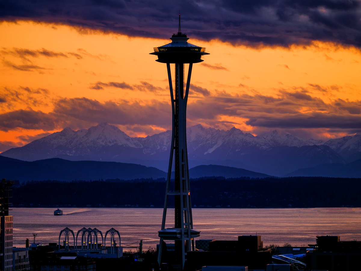 Tonight from seattle, and Monday is in the books!