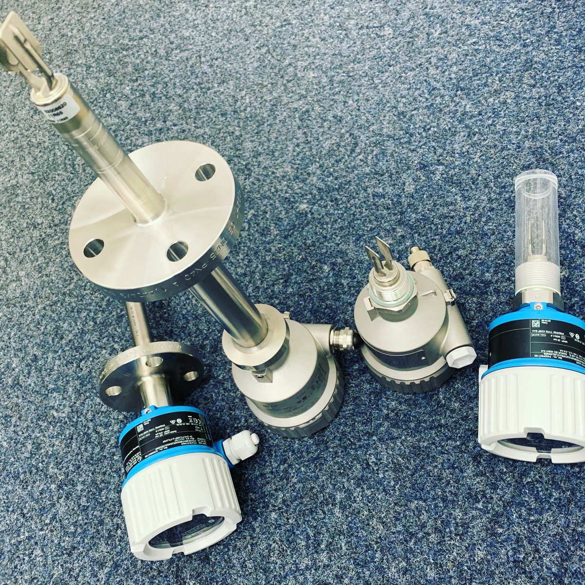 FlorianFal's tweet photo. Preparing for a virtual customer presentation. The new #vibronic #switch #Liquiphant FTL64 and #FTL51B. Reliable #pointlevel detection equipped with #Bluetooth functionality and #Heartbeat #Technology https://t.co/CzDsNOl2uf