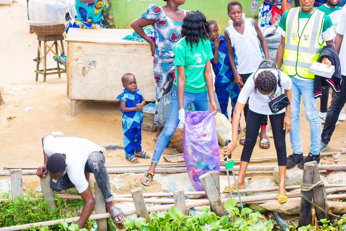 greenjanitors's tweet photo. On Saturday 27th March, 2021 we clean up the Badagry Marina Waterways.
Let's stop disposing waste into our ocean it endangers our aquatic animals.
@TalktoLaswa 
@Lawma_gov 
@jidesanwoolu https://t.co/2TQAEeA1hY