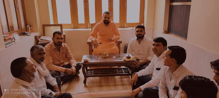 JnvuTarad's tweet photo. होली का राम राम सा!
आज होली के पावन पर्व पर रामधाम खेड़ापा के उतराधिकारी गोविंददास जी शाश्त्री से आशीर्वाद लिया एवं गाँव में मां का आशीर्वाद लिया! https://t.co/zHnZRuHwbC