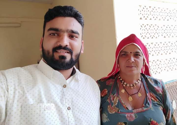 JnvuTarad's tweet photo. होली का राम राम सा!
आज होली के पावन पर्व पर रामधाम खेड़ापा के उतराधिकारी गोविंददास जी शाश्त्री से आशीर्वाद लिया एवं गाँव में मां का आशीर्वाद लिया! https://t.co/zHnZRuHwbC