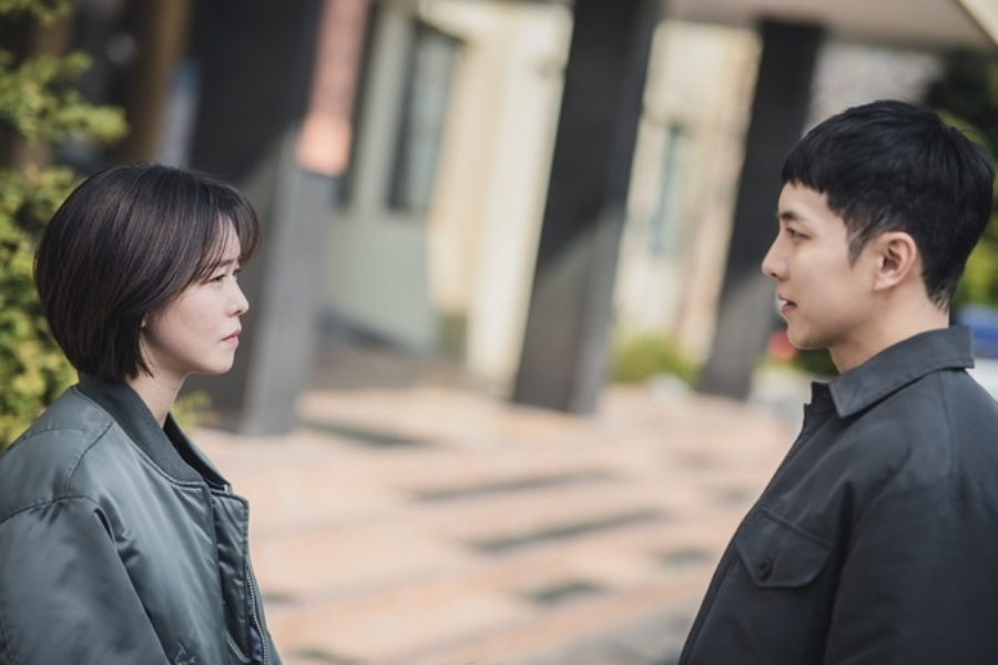 #LeeSeungGi And #KyungSooJin Engage In An Awkward Conversation In “#Mouse”
soompi.com/article/146177…