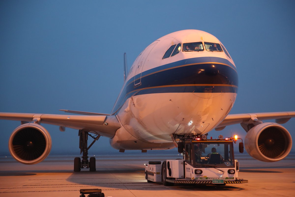 CSAIRGlobal's tweet photo. On March 26, at 6:26am Beijing time, CSAIR CZ8083, an international chartered flight, took off at Beijing Daxing International Airport to transport nearly 1.5 million shots of Sinovac COVID-19 vaccines to Phnom Penh, Cambodia. #csairCamera #chinasouthern #csair https://t.co/PdFpe8bupt
