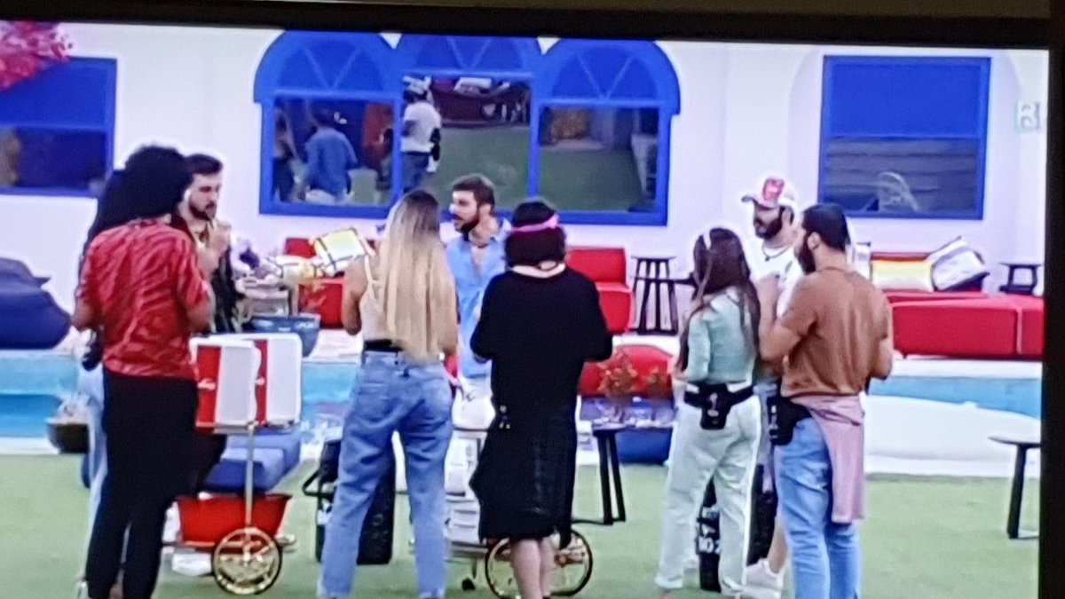 jehfaria15's tweet photo. Tudo reunido as cobra tudo brindando o que a derrota?
A Sarah chorando a noite inteira cadê o choro hoje, parabéns para mentirosa nos enganou direitinho. #ForaSarah #BBB21 #fiukotario https://t.co/RjZSTUJkg2