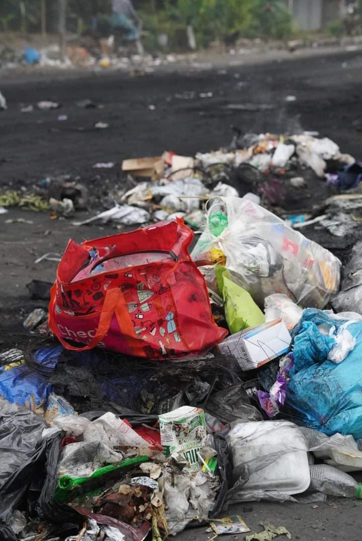hninklwinoo's tweet photo. As part of the Anti-Dictators Strike movement, people throw unwanted garbage. The aim is to get us all together and dismantle dictatorial mechanisms. Trash is thrown away from the homes of the residents.

ABOMINABLE CRUELTY 
#Mar30Coup
#WhatsHappeningInMyanmar https://t.co/VZ2LwceoZt