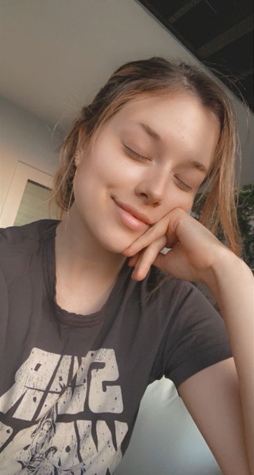 Your friendly neighborhood sweaty garden gnome ✌🏻🥕 https://t.co/miYY4I2tpH<a href="/tag/newprofilepic"class="tags"><span>#newprofilepic</span></a>