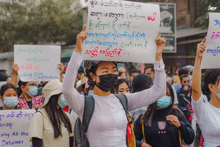 AgKoMinn2's tweet photo. Today: Mandalay Educational Family protested against The military junta in Myanmar. 
#WhatsHappeningInMyanmar 
#HearTheVoiceOfMyanmar 
#RejectMyanmarMilitaryCoup 
#WeNeedR2PInMyanmarImmediately https://t.co/lqoW7diWUj