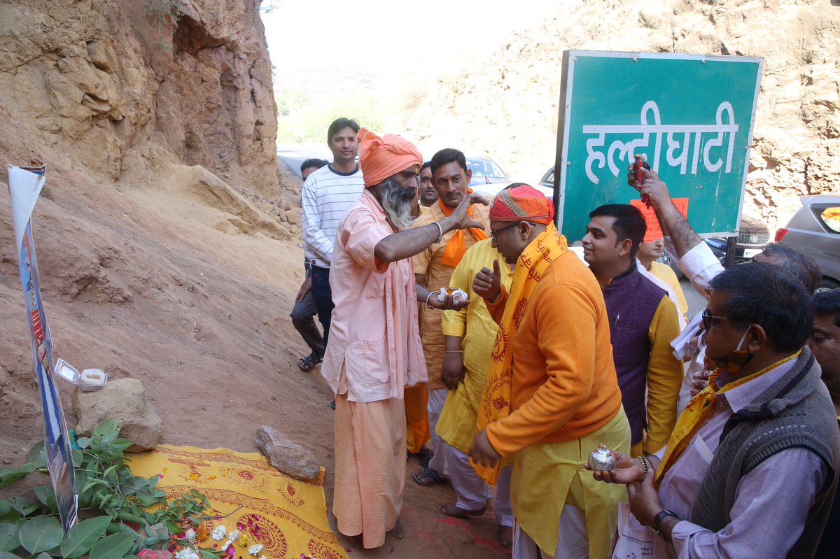 DrChinmayP's tweet photo. राष्ट्र देवता की आराधना की भावना का प्रतिनिधित्व करने वाले और अपने आतिथ्य से सभी का हृदय जीतने वाले राजस्थान के परम आत्मीय स्वजनों को राज्य स्थापना दिवस पर अनेकों मंगलकामनाएँ! 
#राजस्थान_दिवस #RajasthanDay https://t.co/UtxECU9IH9