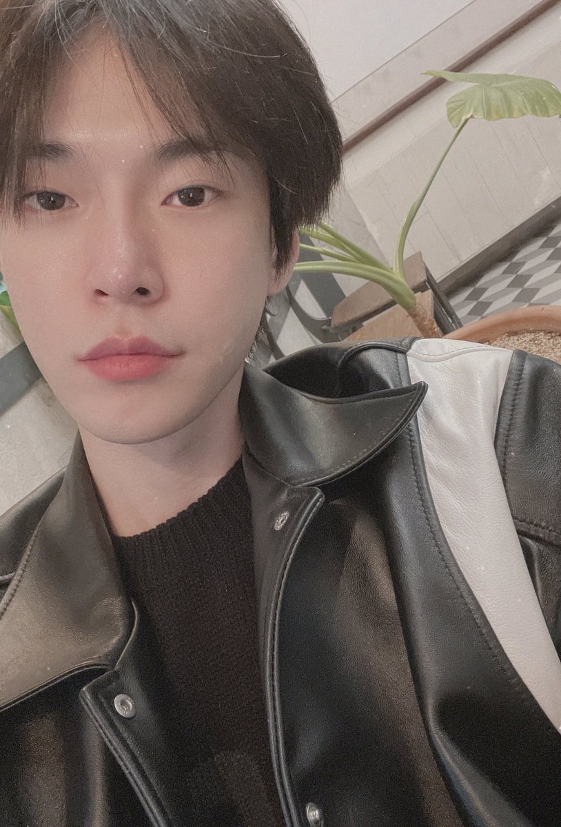 luvdoyoungjs's tweet photo. DOYOUNG BUBBLE GANTENG BNGT 😭😠💘
#도블도블 #도영버블 #디어도영 https://t.co/OkjZmJuXpN