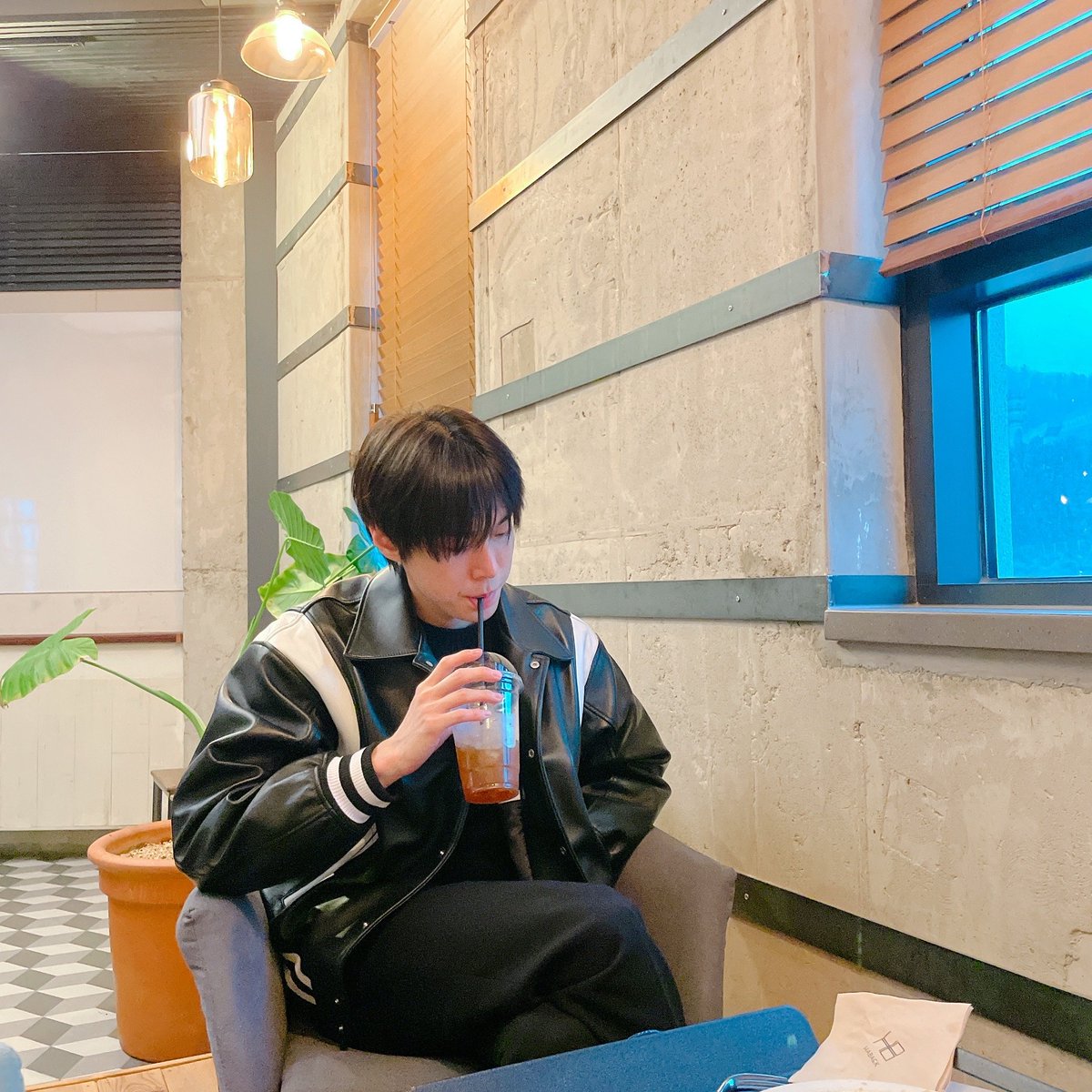luvdoyoungjs's tweet photo. DOYOUNG BUBBLE GANTENG BNGT 😭😠💘
#도블도블 #도영버블 #디어도영 https://t.co/OkjZmJuXpN