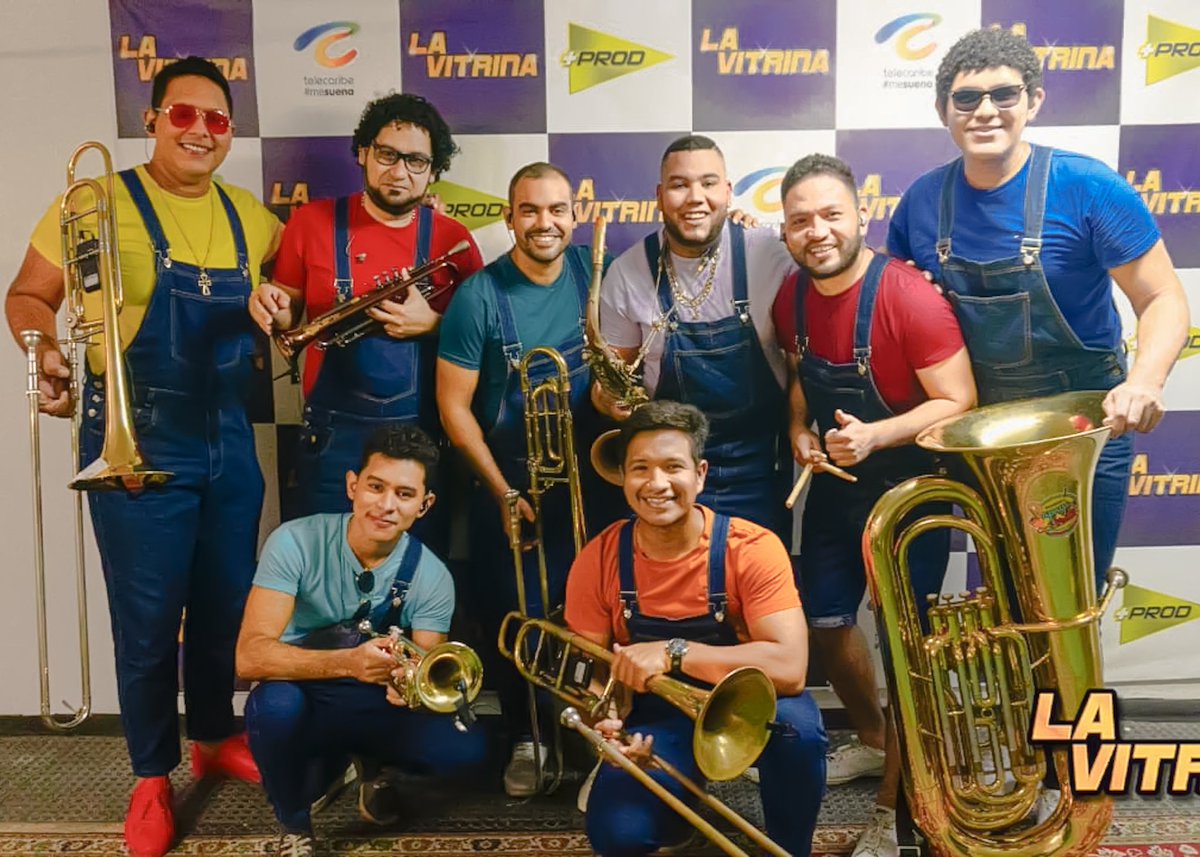 josemeza24's tweet photo. Familia gracias por estar esta noche con nosotros.
Échate pa acá y se parte de la famila @papayebrass
#papayebrass #papayefans #PPYB #brassband #music #musica #trombone #trombon #trumpet #trompeta #drums #saxo #saxophone #santoto #santotomas #colombia #barranquilla #caribe #tuba https://t.co/mXUqgDWP3d