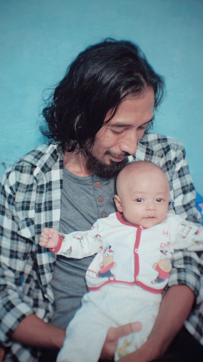 larungz's tweet photo. Kurt Cobain &amp; Frances Bean 😀 https://t.co/LBhI5F5jWh