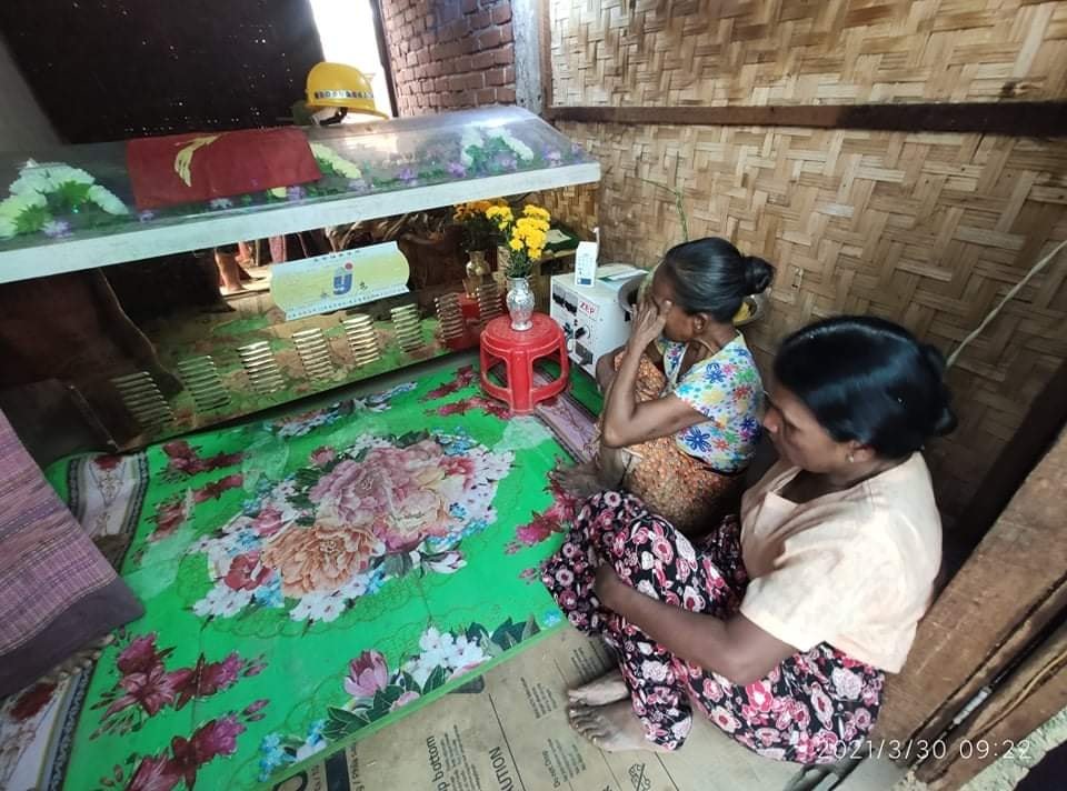 heungburma's tweet photo. Zaw Lin Tun (32 year old) was shot and killed by Myanmar fascist army in Myingyan Township last night (Mar-29) and found his body in the sewer. 

Total four peoples were killed on Mar-29 and made Myingyan's total death toll to 23.

#WhatsHappeningInMyanmar #Mar30Coup https://t.co/6dWt0NJpNq