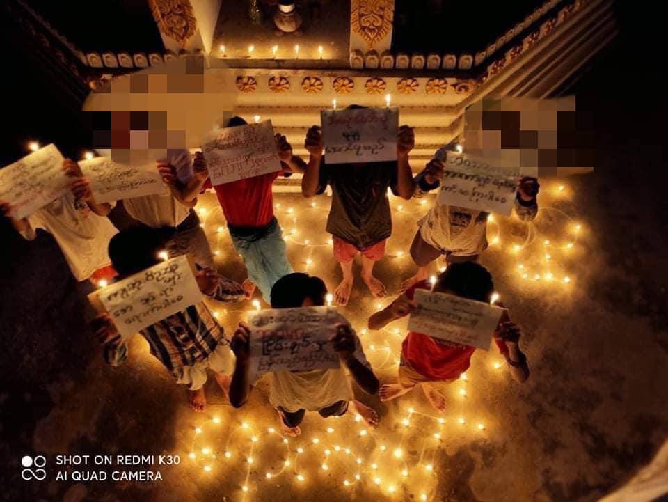 Spring Revolution Candlelight Vigil for fallen heroes across #Myanmar was held in DadaOo, Mandalay Region. May all the fallen souls rest in peace. 
JUNTA MASSACRE 
#Mar29Coup
#WhatsHappeningInMyanmar