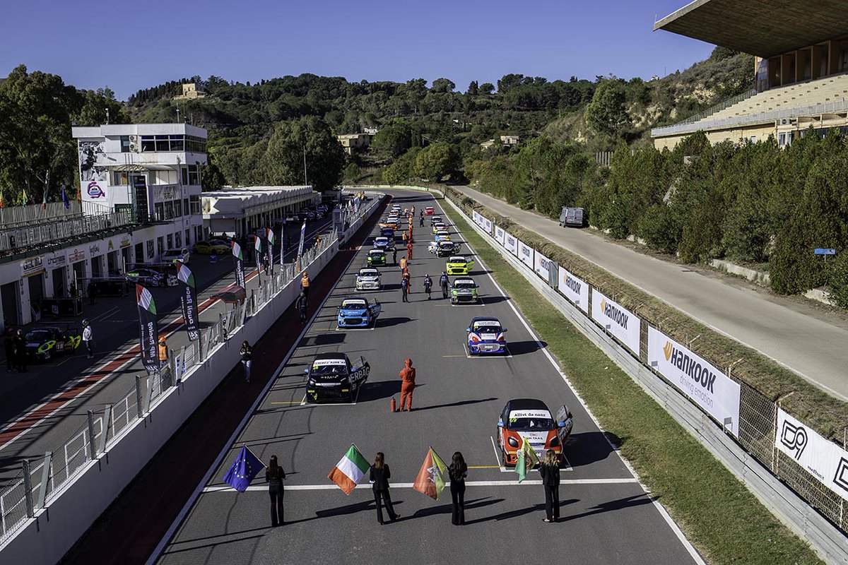 smart EQ fortwo e-cup | Sei appuntamenti per la stagione 2021, si parte da Pergusa

➡️ bit.ly/3u9ZmCn #Motorionline