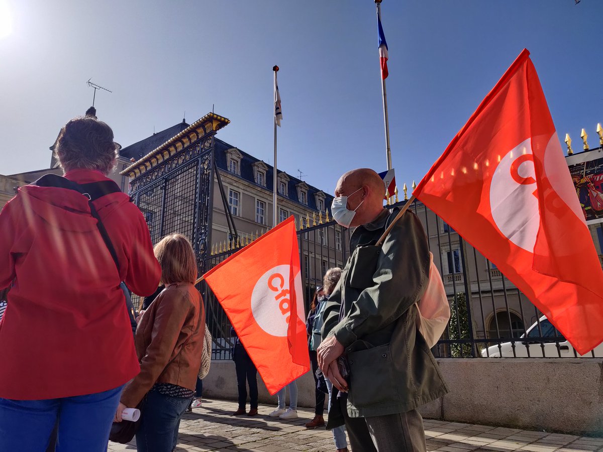 cfdt49's tweet photo. La CFDT avec le collectif Pas de bébé à la consigne, s'oppose au projet de réforme Taquet de la petite enfance, et demande des moyens pour accueillir les jeunes enfants, et pour revaloriser les personnels qui les accueillent https://t.co/plM64drsg9