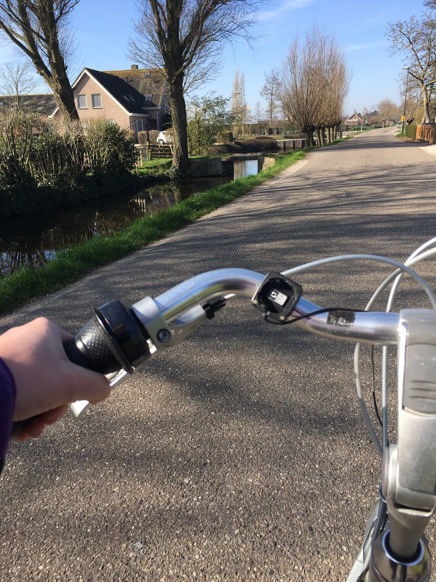 Fietsend naar een interview. Wat een klein geluk :-)