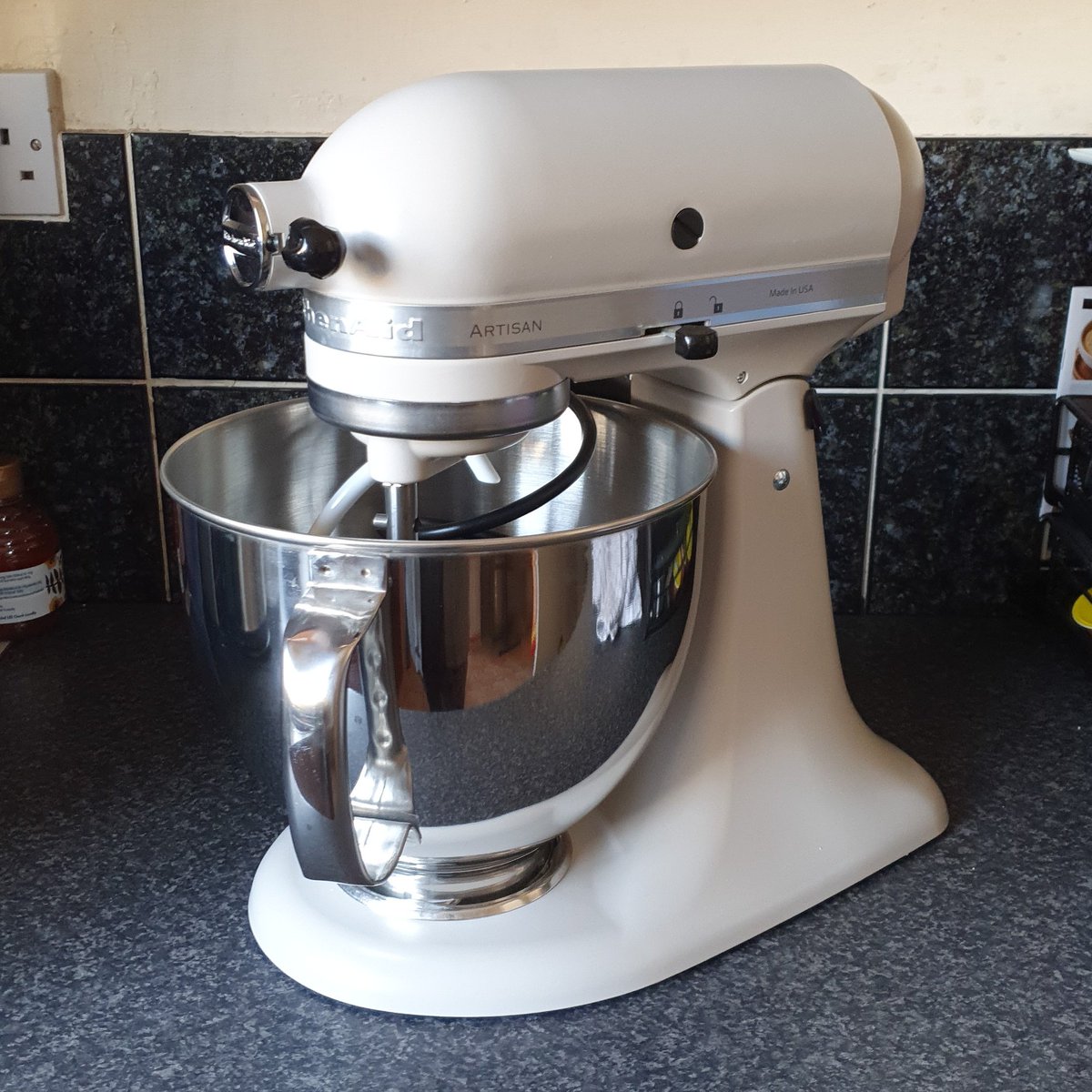 beckyTMCC's tweet photo. Super excited to have this new KitchenAid mixer, thank you to my husband he knows I've wanted one for the longest time but never got round to buying one 🥰
#newmixer #kitchenaid #kitchenaidartisan #loveit #abakerslife #excitedtostart #itsthelittlethings #thankyou #husband https://t.co/CxknsclDwu