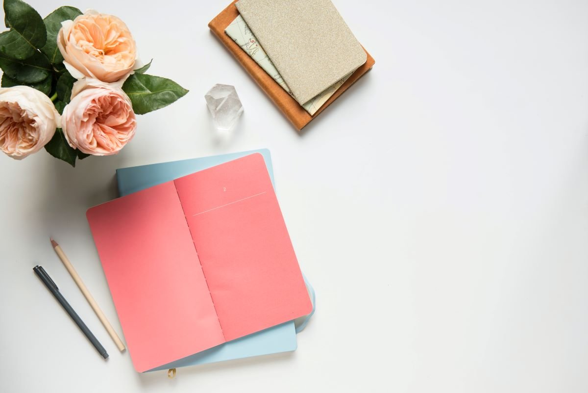 apdouk's tweet photo. New Blog Post.
#Decluttering our lives as we emerge from #lockdown.
Karen Eyre-White of time management business @GoDo_Productive gives her perspective on how we can #declutter our lives after a challenging year.
https://t.co/oepQHqBcUG https://t.co/zZyEUyNJvb