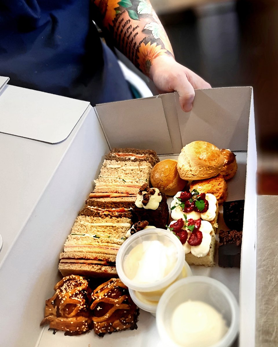 BlackfriarsRest's tweet photo. Easter Sunday plans? There's still time to order afternoon tea including a hot cross bun-making kit https://t.co/xfaX4IRpu1 βπ°
#eastersunday #weekend #tuesdayvibe #tuesdayfeeling #sunny #easter #afternoontea #lunch #food #foodie #newcastle #hotcrossbuns #restaurantathome #ne1 https://t.co/GswEE4lyn7