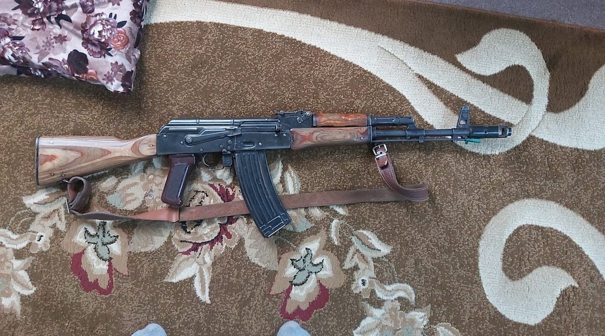CalibreObscura's tweet photo. A likely later model AK-74 that's been dressed in AKM furniture on sale in #KRG #Iraq for $1500. Very likely originally sourced from #Syria.

Note also the Polish Tantal magazine. https://t.co/CxE335WUgQ