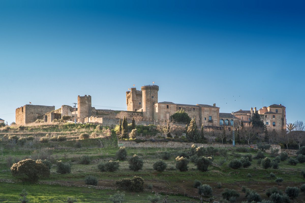 paradores's tweet photo. Alójate en el Parador de #Oropesa y revive las emociones de los caballeros medievales.

https://t.co/IRiA1FVRGv https://t.co/0Utz4apnJg