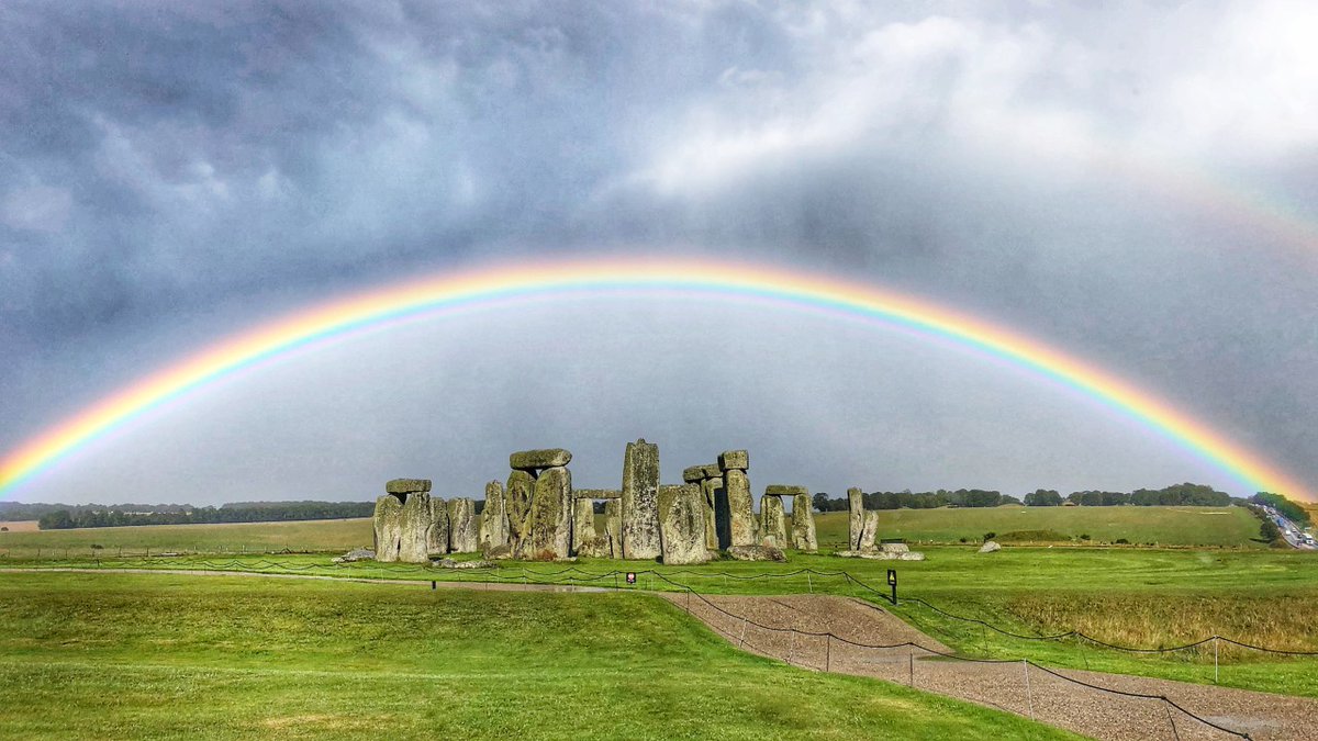 Stonehenge tweet media