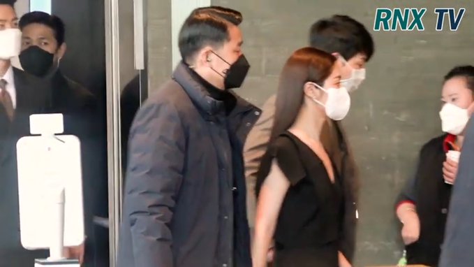 ㅈ Looks Like A Couple Captured In The Dispatch Twitter