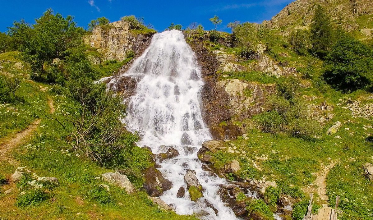 <a href="/Albertobertone/">Alberto Bertone</a> incontra online 700 studenti delle Scuole superiori a #ImpreseXlaScuola 👩‍💻 Il racconto di <a href="/AcquaSantAnna/">Sant'Anna</a> e un confronto con i giovani su #plastica e #chimica per far circolare la natura senza inquinare 👨‍💻 #UISocial