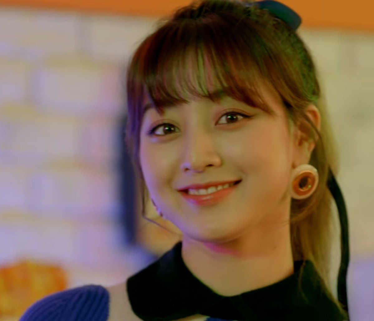 SubjectKpop2's tweet photo. Jihyo 😃 @JYPETWICE https://t.co/ABQiRDp61m