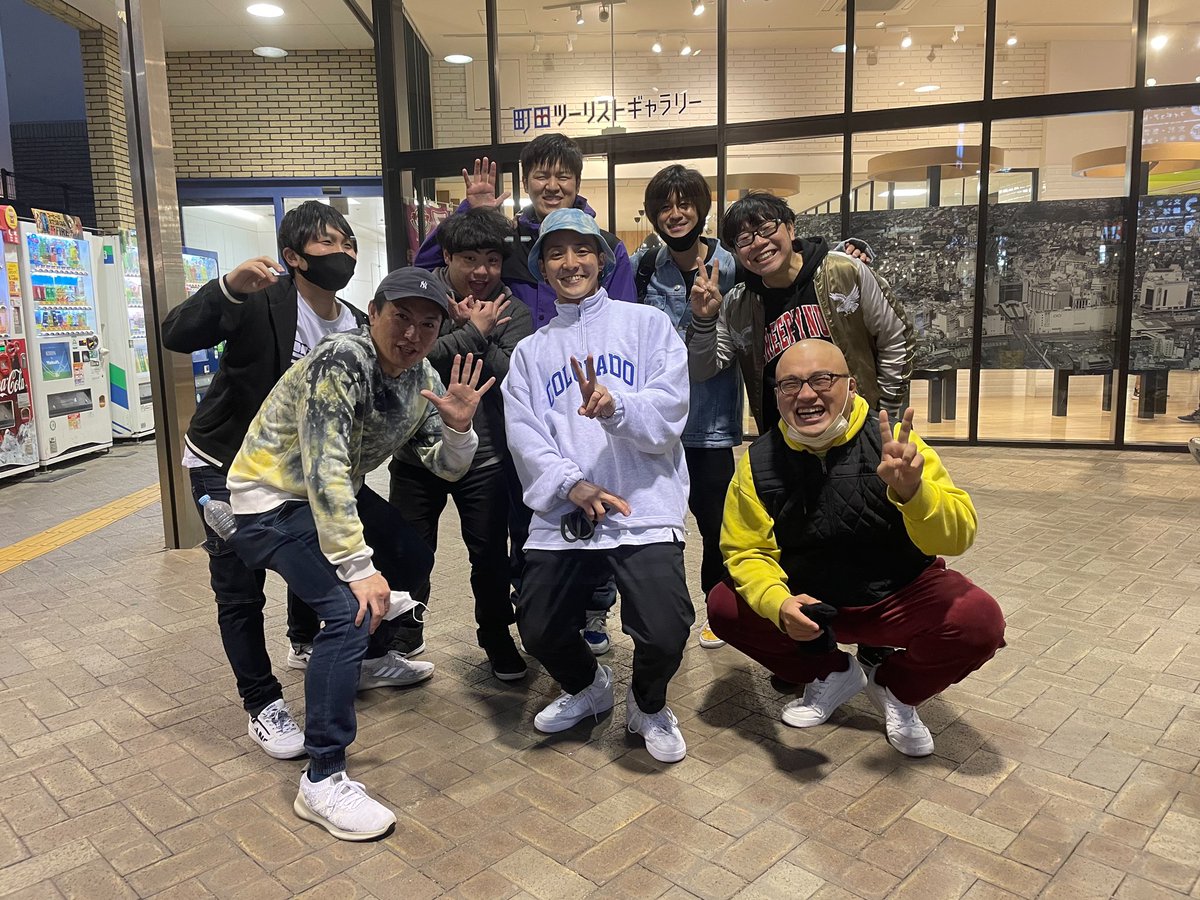 kevin_sabai's tweet photo. 土曜は
ぽっぽ町田にて『"CLAC" studioALCpresents VOL6
ダンス✖︎お笑い』で舞ってあは〜ぃでした‼︎
見てくれたみんなも演者も　
途中強い風のなかイスにしがみついて盛り上がってくれて気持ちMAXあは〜ぃ🤘🤘🤘
次はダンサーと芸人１つにおもしろい事やり舞す😆
#ALC  
#ぽっぽ町田 https://t.co/jSbRom6XSk
