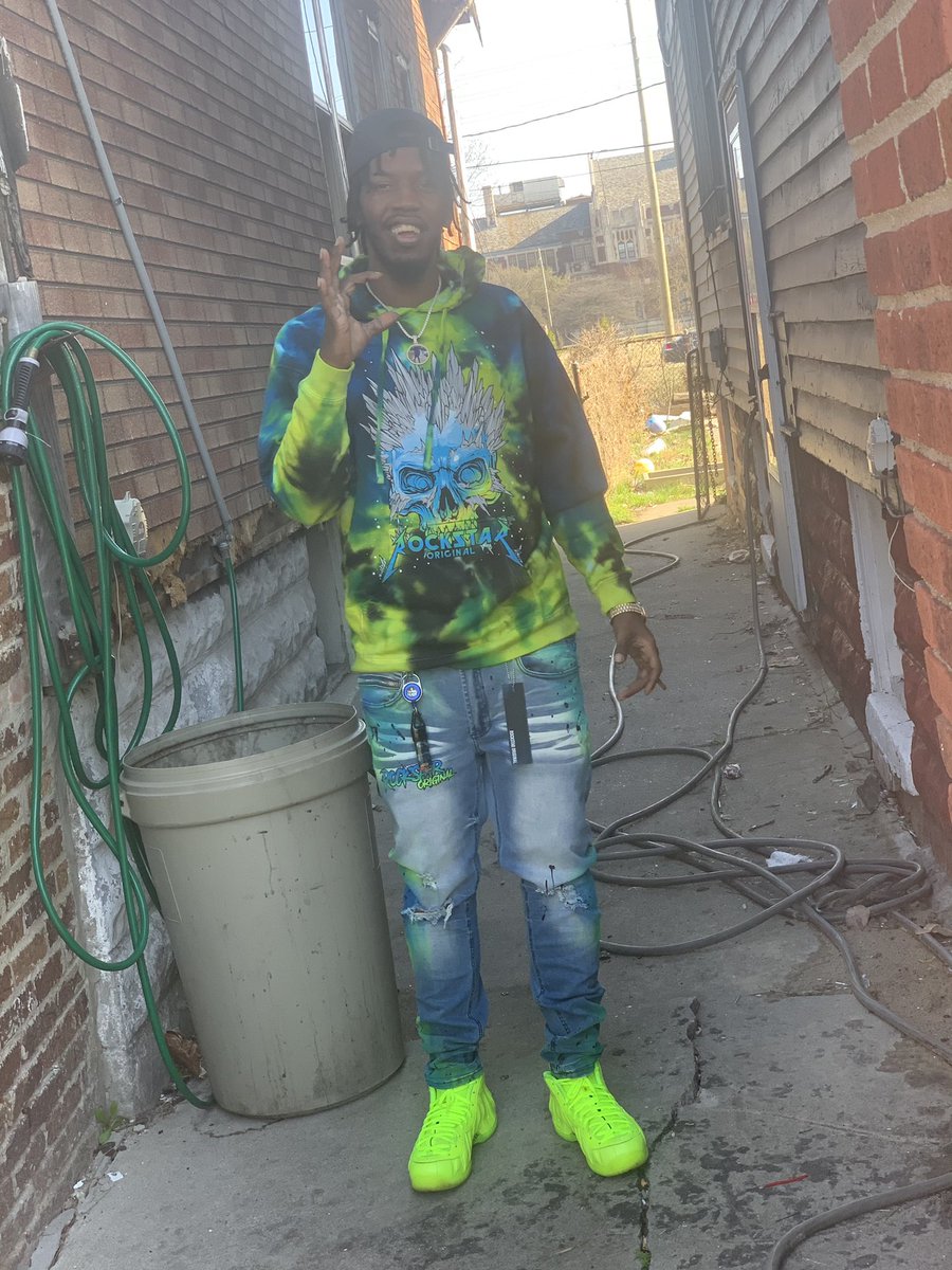 Projects_Shep's tweet image. I was livin' in the cell when X had died
Send me to jail, you know I'm gon' ride
Never gon' care, I'm never gon' cry
Sent me to Hell, I got baptized there
Run around with that fire
They don't even know how I'm feelin' inside
I can't even hide, I'm criminalized