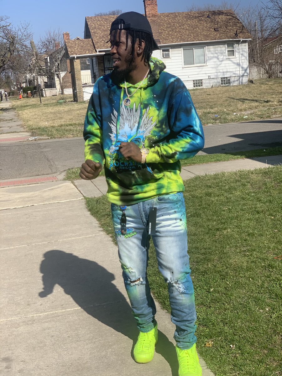 Projects_Shep's tweet image. I was livin' in the cell when X had died
Send me to jail, you know I'm gon' ride
Never gon' care, I'm never gon' cry
Sent me to Hell, I got baptized there
Run around with that fire
They don't even know how I'm feelin' inside
I can't even hide, I'm criminalized