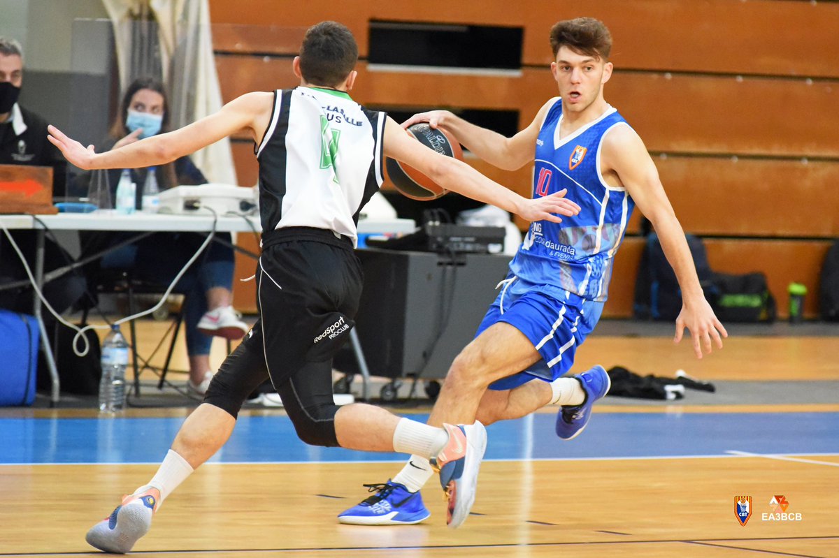 CBT_Tarragona's tweet photo. 📷 Recull de fotografies del derbi del passat dissabte entre el @costadcatering CBT i el @plomssallereus al Serrallo ⛹🏻♂️🏀
📸 @eduardhernando4
#gaudeixcbt #caracterblau #copacatbq https://t.co/l12DowGCxb