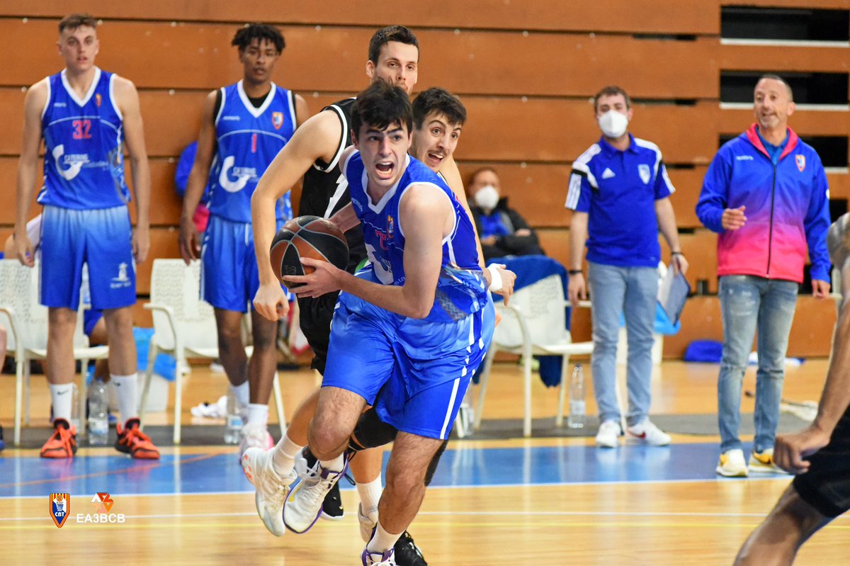 CBT_Tarragona's tweet photo. 📷 Recull de fotografies del derbi del passat dissabte entre el @costadcatering CBT i el @plomssallereus al Serrallo ⛹🏻♂️🏀
📸 @eduardhernando4
#gaudeixcbt #caracterblau #copacatbq https://t.co/l12DowGCxb