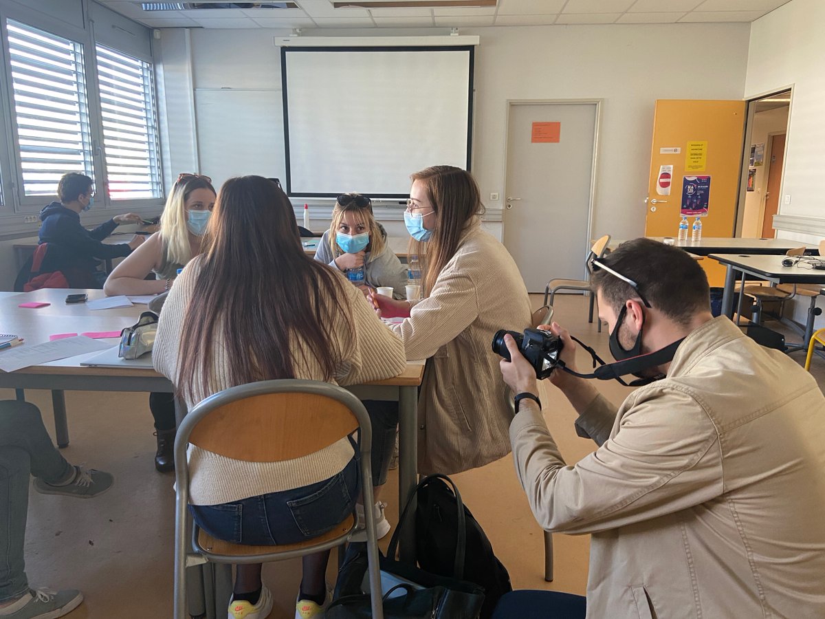 NewQuest_WAA's tweet photo. 💡 Nos coachs sont déjà sur place pour accompagner et guider les groupes d'étudiants du @mmi_chambery ! 

#Hackathon #CampusConnecté @aivancityschool 
🔗 https://t.co/7XYnAlf9aI https://t.co/LpYdiVnCva
