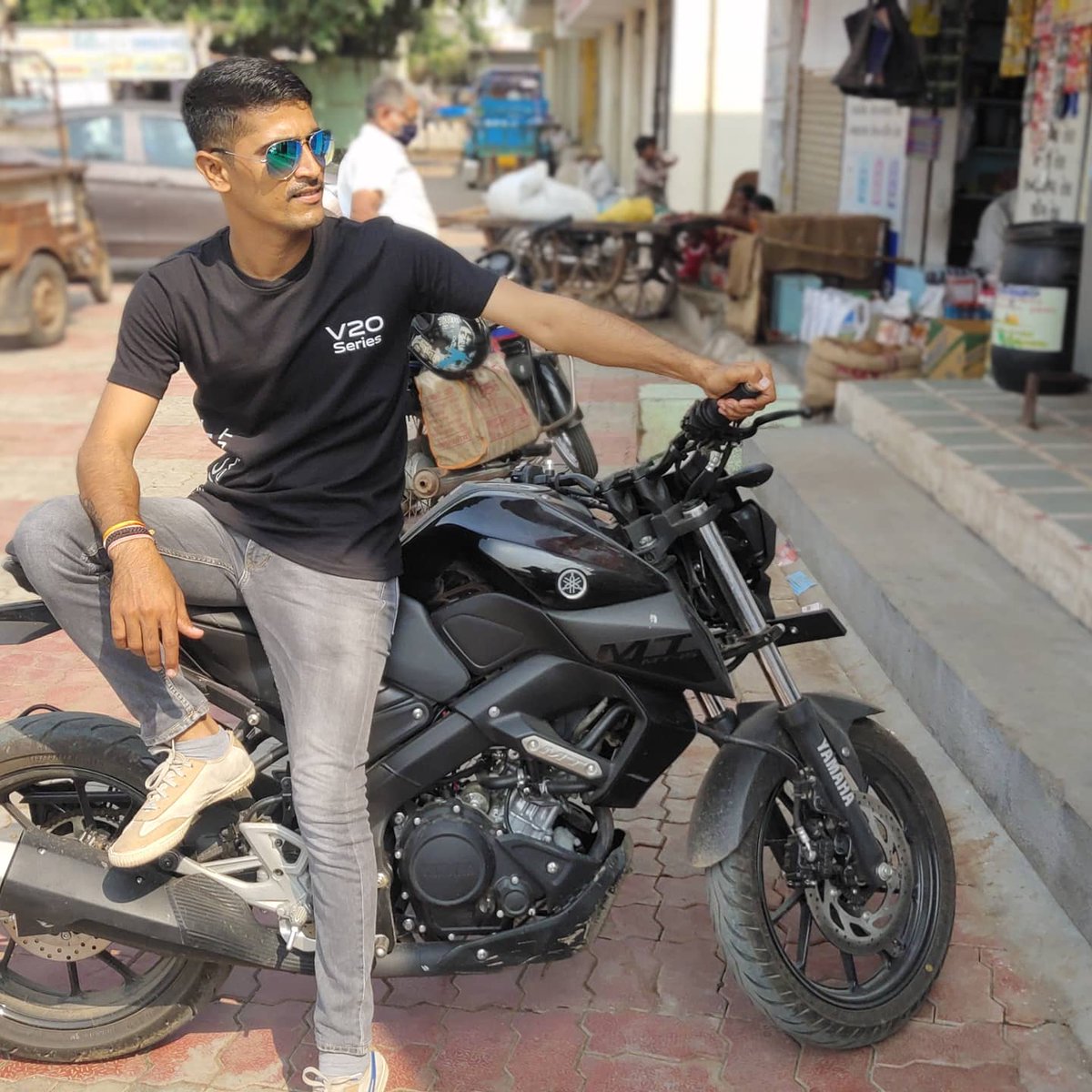 Bhavin9700's tweet photo. THEME : Motion, Night, Portrait &amp; Street
#vivoX60Series #ThroughYourLens #PhotographyRedefined 
@vivo_gujarat @Vivo_India https://t.co/vh663WGmh9