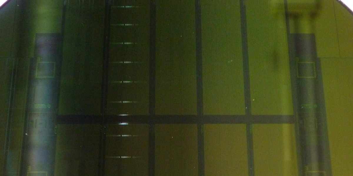 imb_cnm's tweet photo. 🔬#Convat es un proyecto liderado por la Dra. Laura Lechuga (@icn2nano) para el desarrollo de dispositivos fotónicos para el diagnóstico rápido del SARS-CoV-2. Estos sensores basados en #nanotecnología óptica se fabrican en la Sala Blanca de nuestro centro. #ICTSnews https://t.co/GQlxyIydaz